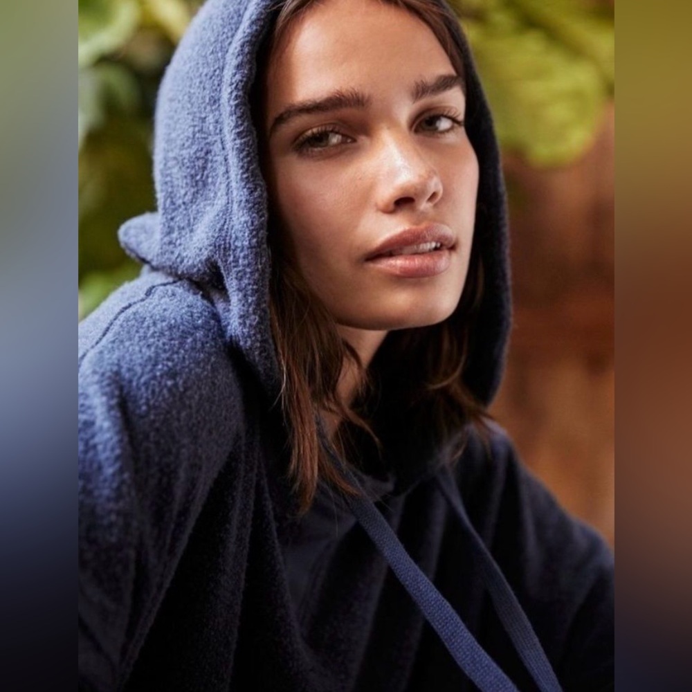 FREE PEOPLE MOVEMENT Navy Blue
Radiant Terry Hoodie & Pant Twin Set - Picture 5 of 16